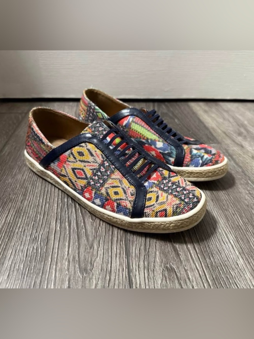 Women’s 7.5 Aerosoles Multicolor Slip-On Sneakers